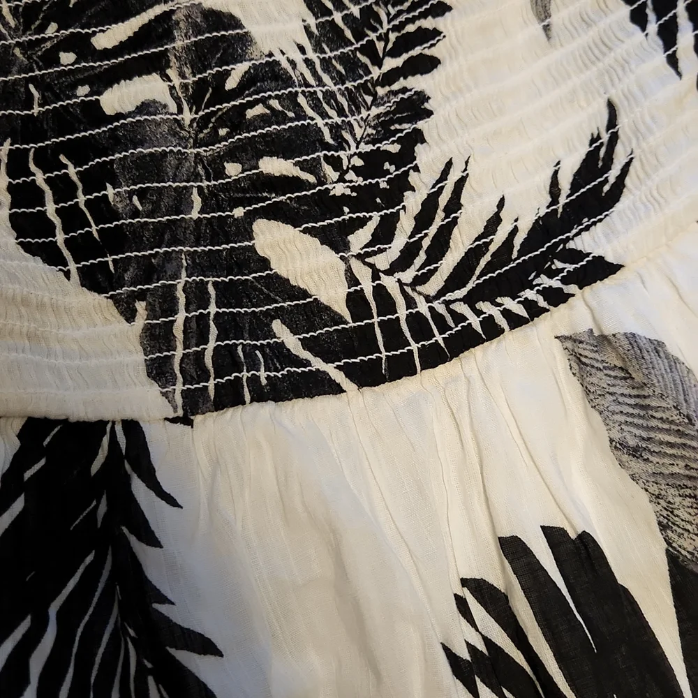 Old Navy palm leaf smocked dress sz small - Picture 3 of 3